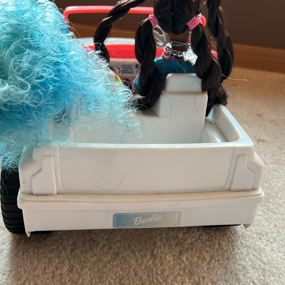 Vintage Barbie Jeep with 2 Dolls - Picture 6 of 8